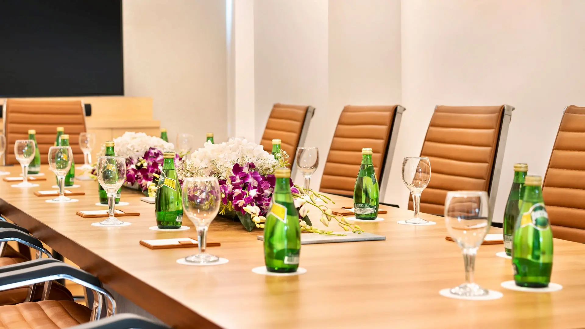 You are currently viewing The Business Traveller’s Wellness Guide: From Boardroom to Spa Room