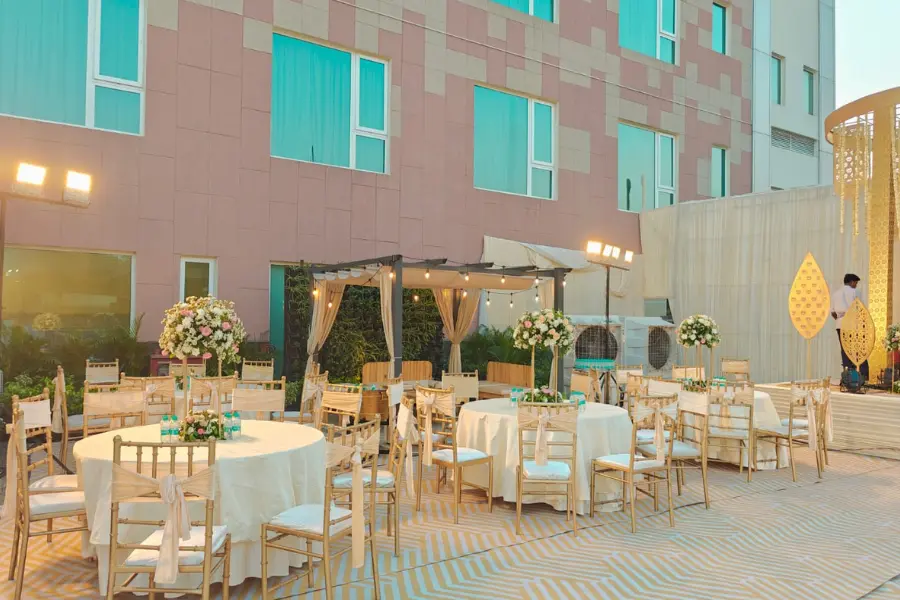 Elegant wedding décor at ExpoInn featuring floral arrangements and beautifully draped fabrics