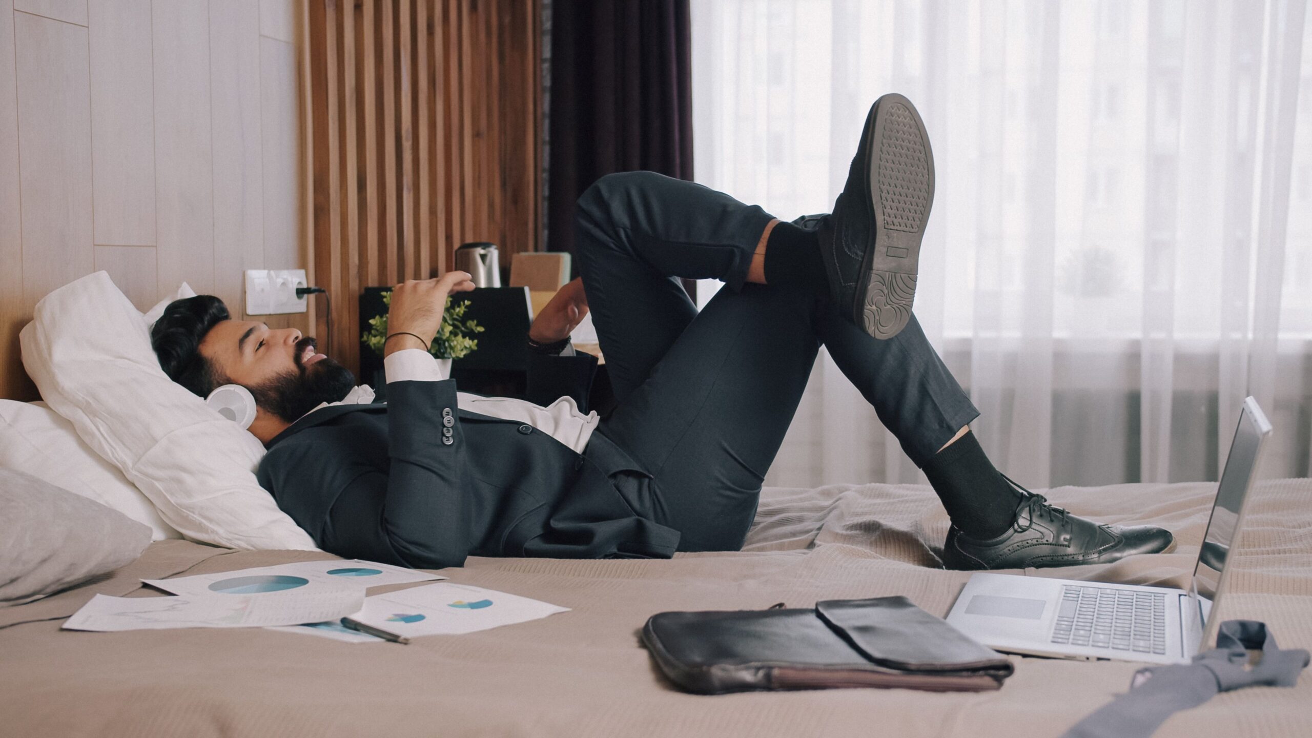 You are currently viewing Work, Relax and Recharge: Finding Balance During Business Trips